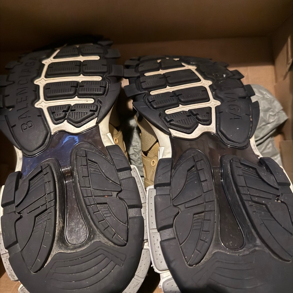 Balenciaga size 9men - Picture 5 of 7